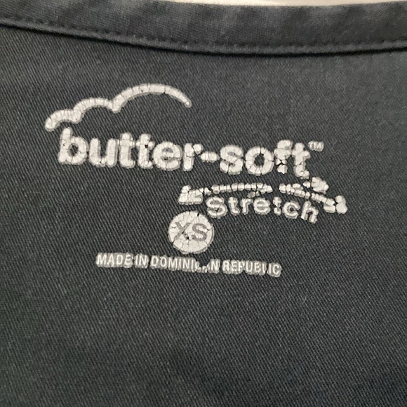 Butter Soft Scrub top in excellent pre~loved condition. Super soft and c… - Picture 2 of 6